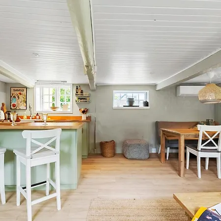 Charming In With 1 Bedroom 別荘 *