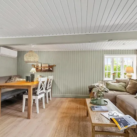 Charming In With 1 Bedroom 別荘