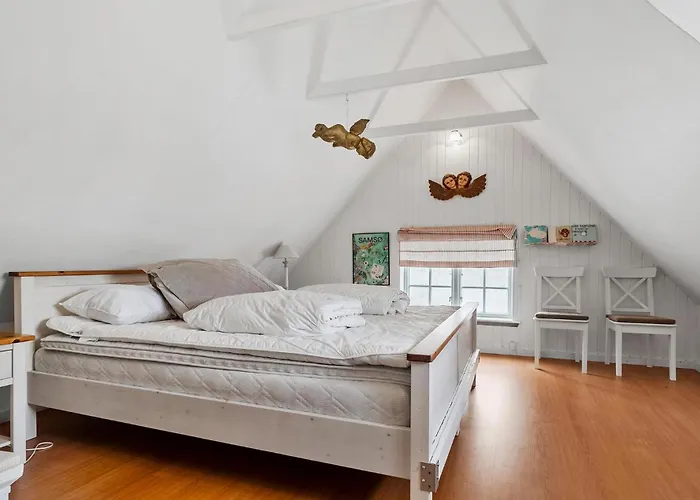 Charming In With 1 Bedroom