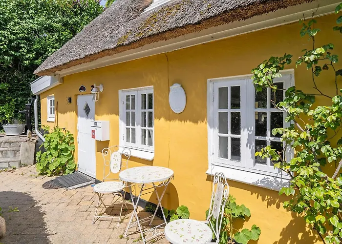 Charming In With 1 Bedroom *