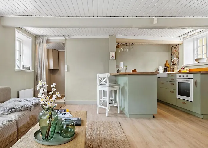 Charming In With 1 Bedroom Casa vacanze *